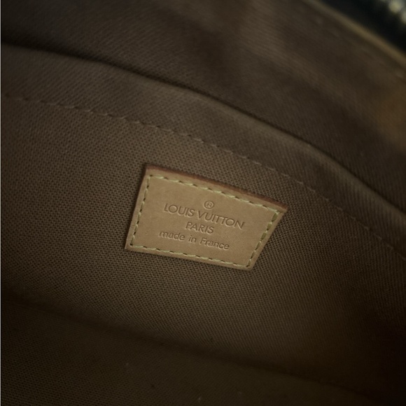 Louis Vuitton Popincourt Handbag - Picture 5 of 10